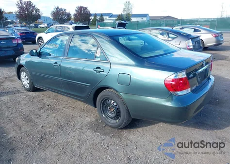2005 Toyota Camry Le z USA, uszkodzony, nr VIN 4T1BE32K65U066574